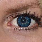 Glamour blue v detailu na původní barvě očí modré